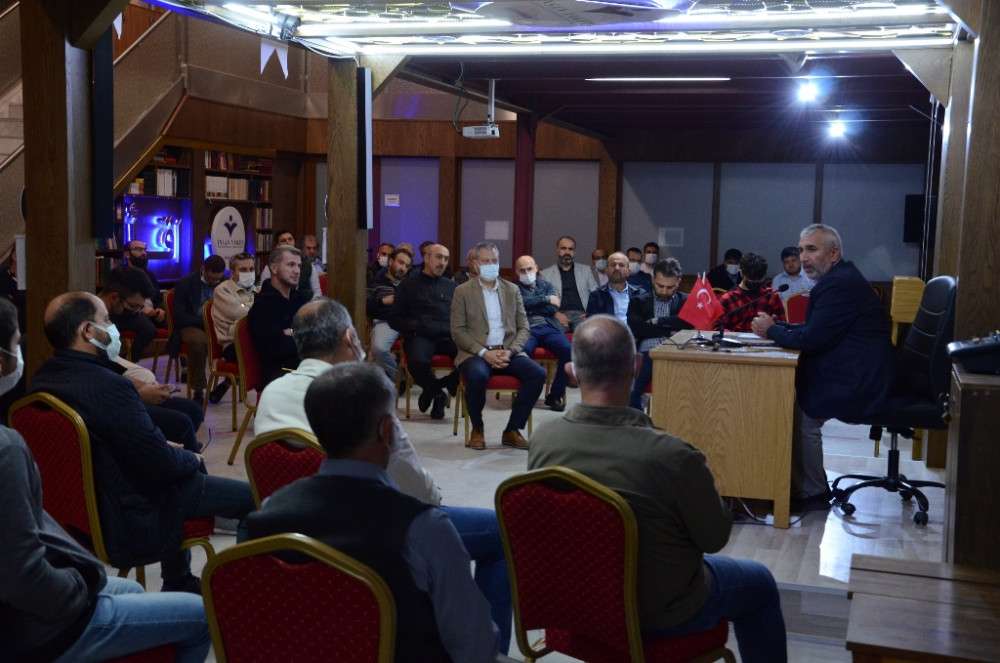 Yeni dönemin ilk Salı Semineri'nin konuğu Ahmet Oruçoğlu oldu