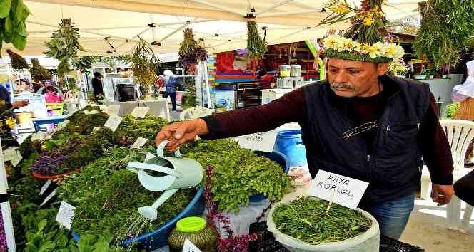 Alaçatı Ot Festivali'ne yoğun ilgi