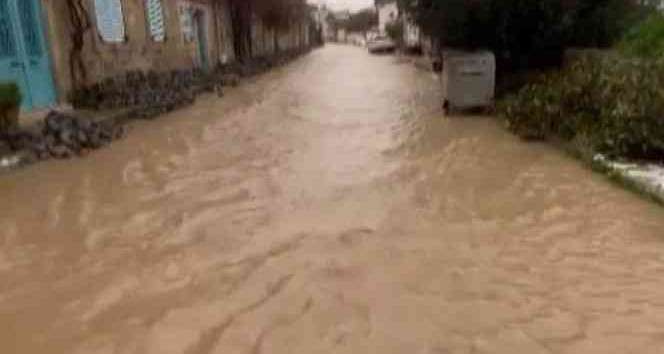 Çeşme'de yağmur ve dolu yağdı