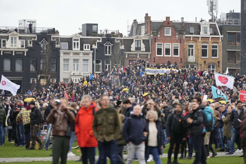 Hollanda'da Covid-19 protestosu