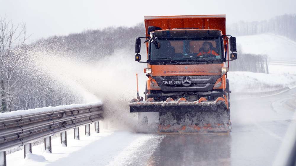 İSTANBUL'DA KARLA MÜCADELE