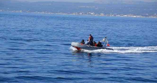 İzmir açıklarında 80 göçmen yakalandı