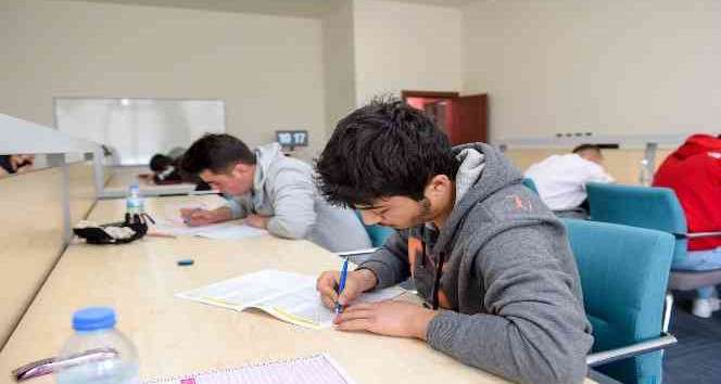 Kütüphanelerde TYT hazırlığı