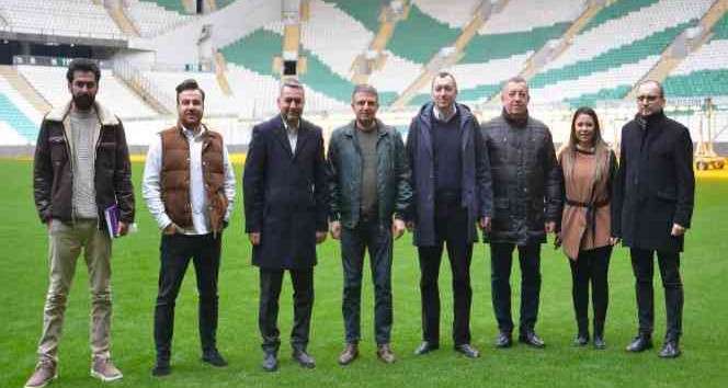 Timsah Park ve İbrahim Yazıcı Tesisleri'ne dünya standartlarında zemin